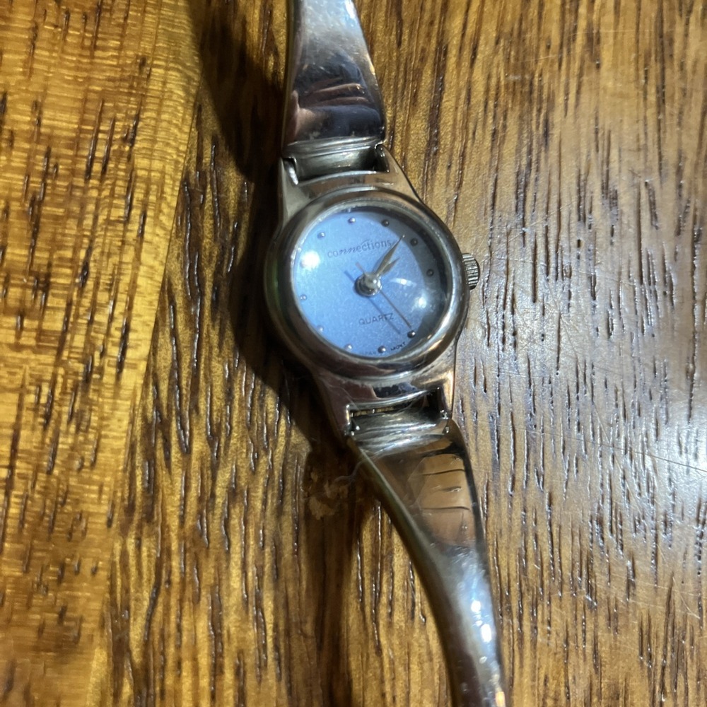 Connections MOP Dial Silver Girls/Women's Quartz Watch Small New Battery Works!